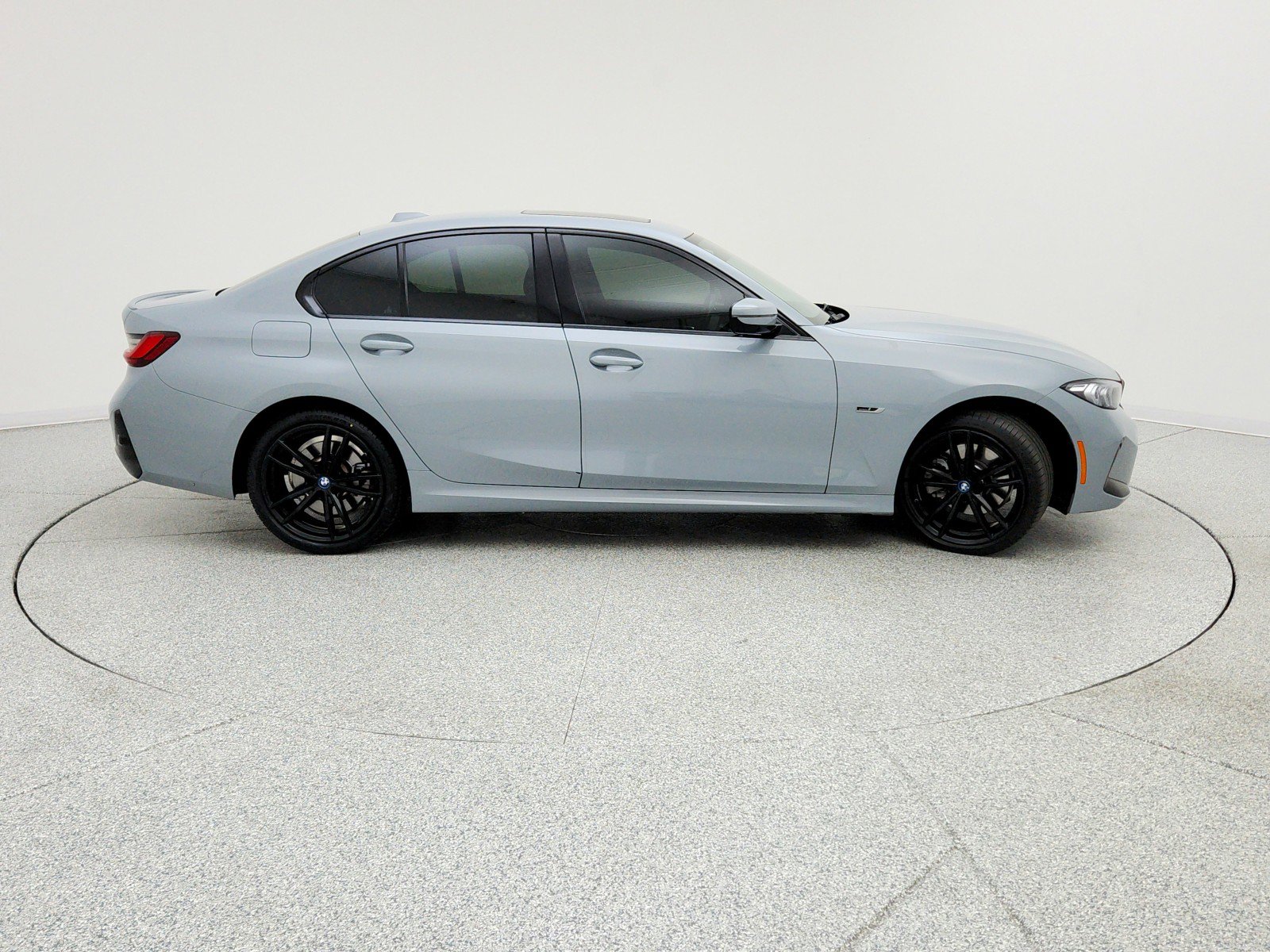 Used 2023 BMW 330e w/ M Sport Package RWD image 4