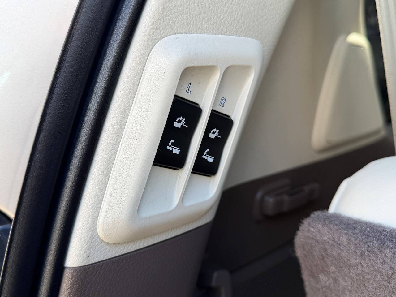 Used 2011 Lexus GX 460 Premium AWD/4WD image 97