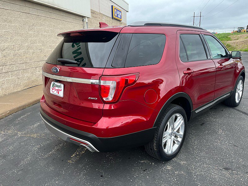 Used 2017 Ford Explorer XLT w/ Equipment Group 202A AWD/4WD image 8