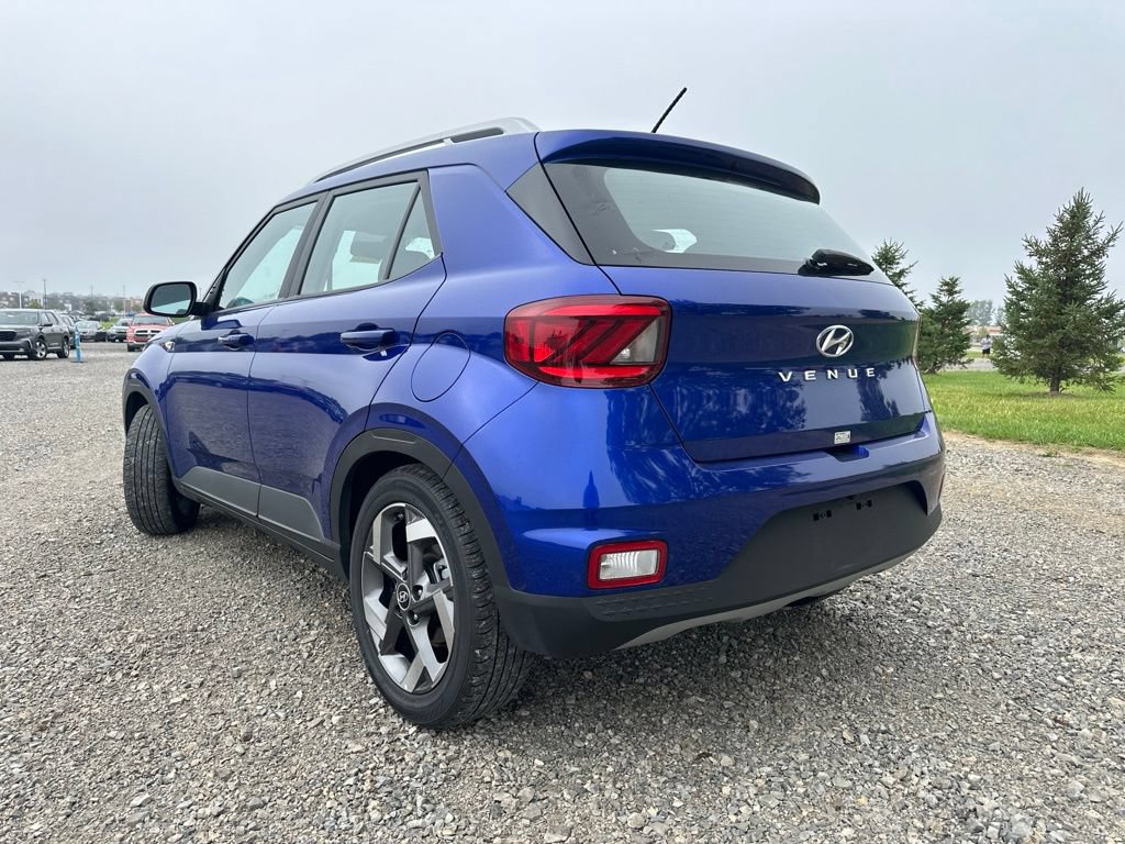 Used 2025 Hyundai Venue SEL FWD image 7