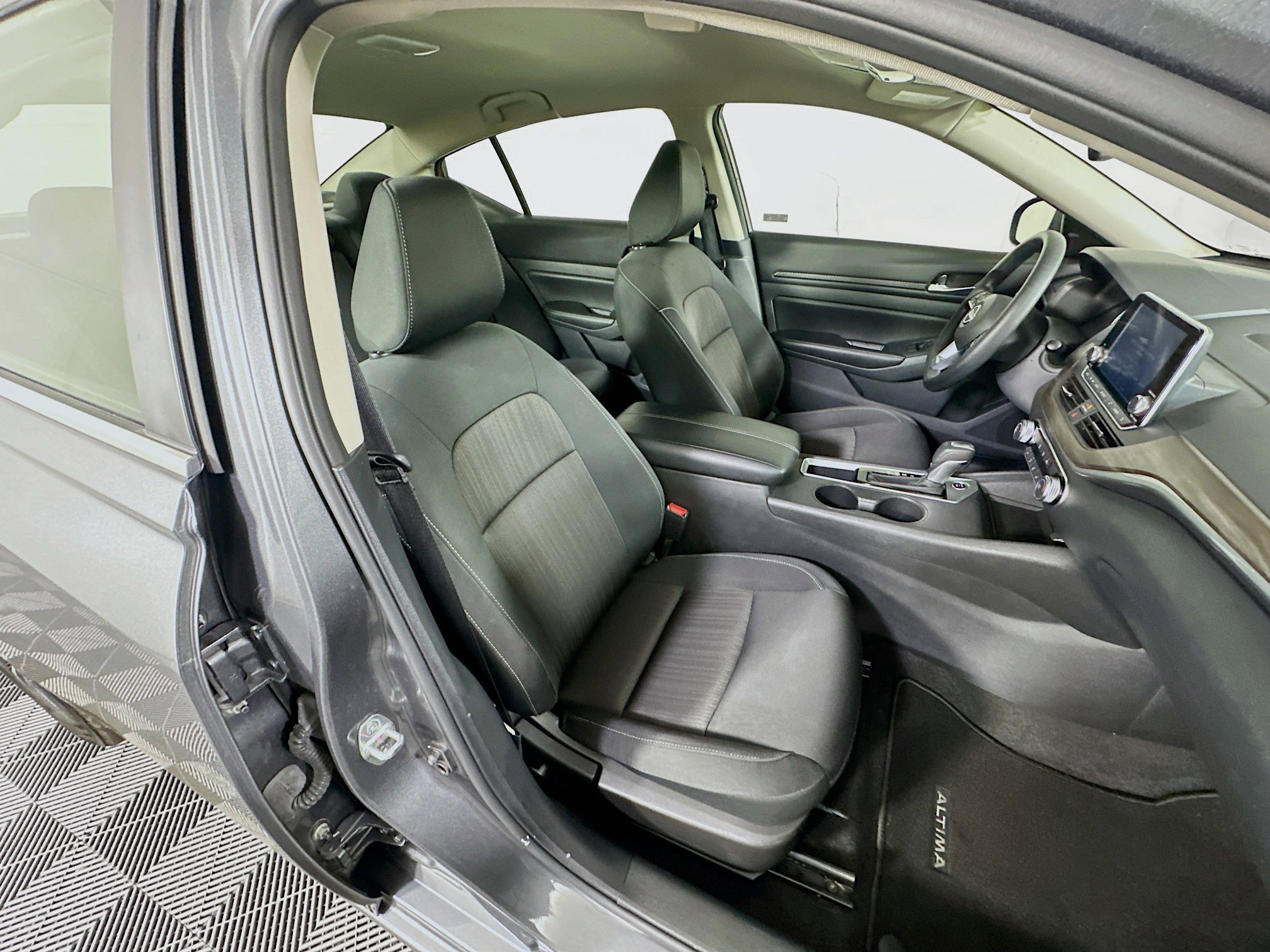 Used 2025 Nissan Altima 2.5 SV image 29