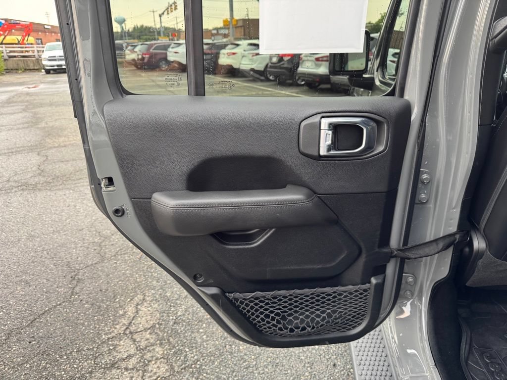 Used 2021 Jeep Wrangler Unlimited Sahara AWD/4WD image 13