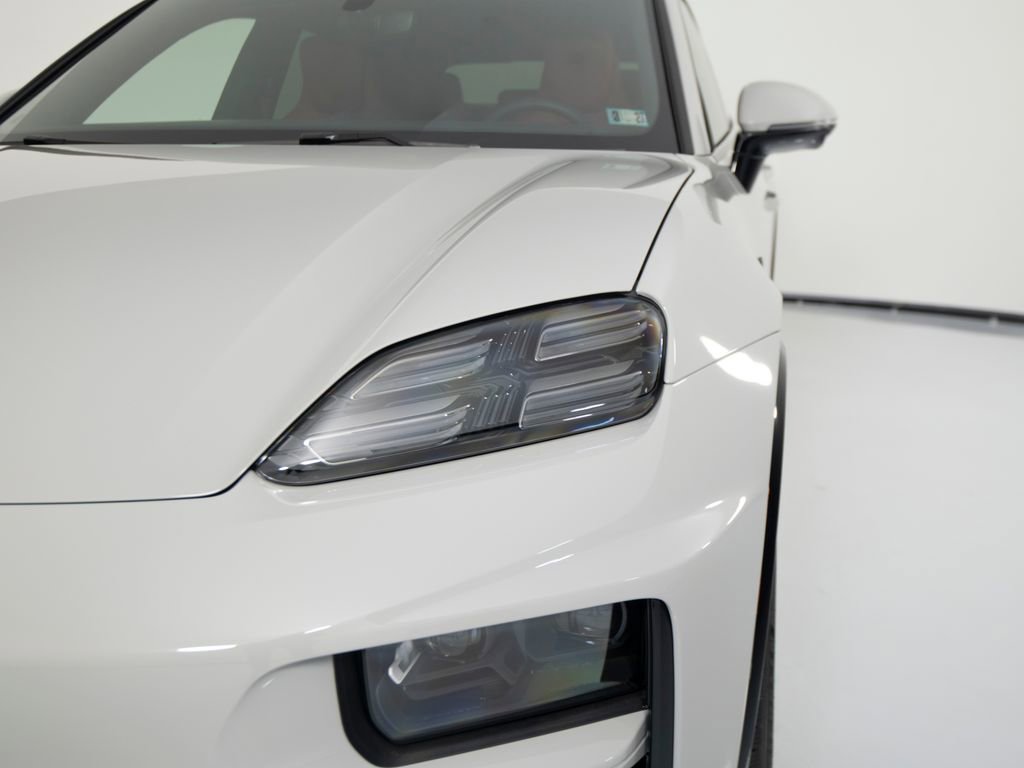 New 2026 Porsche Macan Turbo Electric image 40