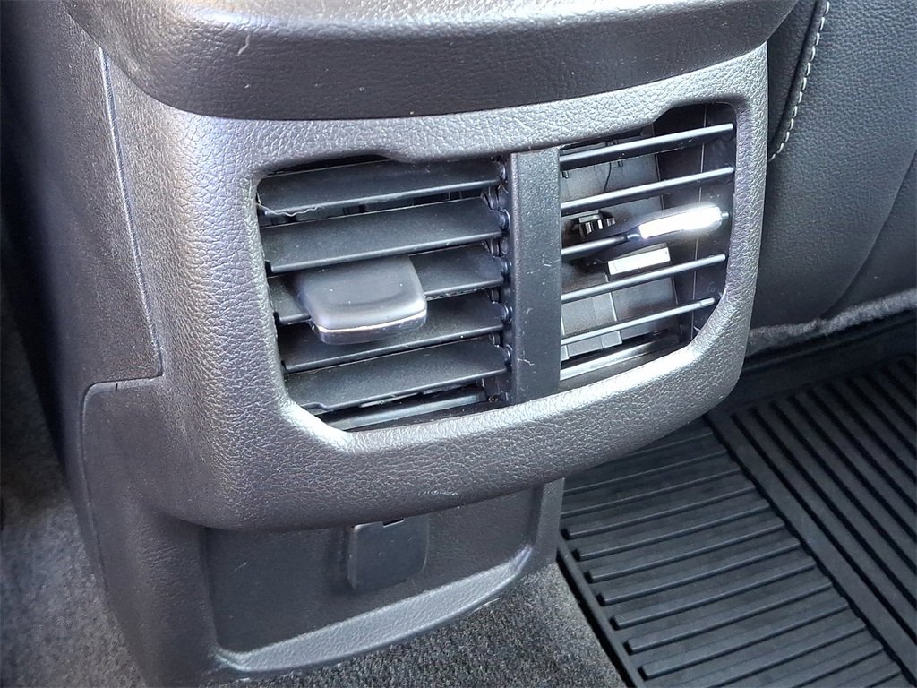 Used 2015 Ford Fusion SE w/ Equipment Group 202A image 11