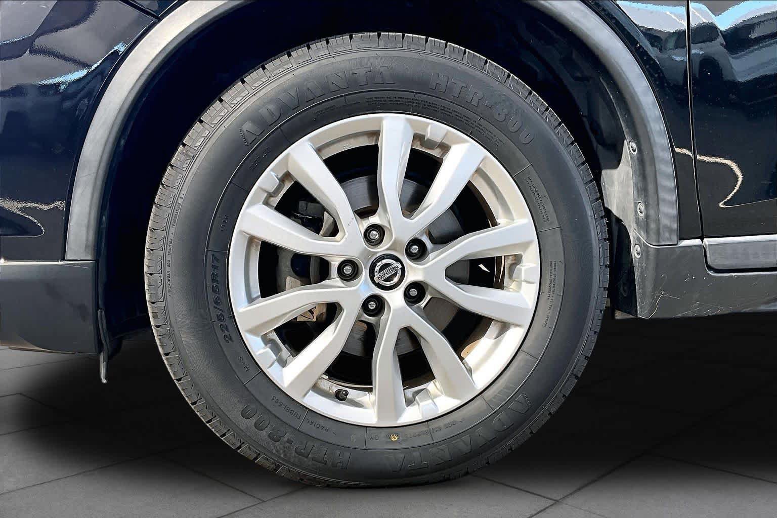 Certified 2019 Nissan Rogue SV FWD image 11