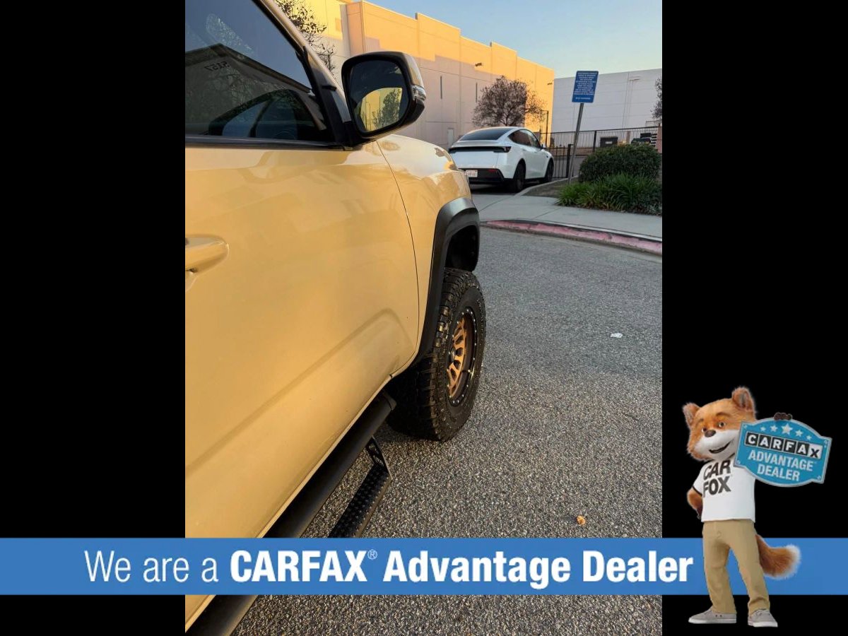 Used 2017 Toyota Tacoma TRD Off-Road w/ Premium & Technology Package image 21