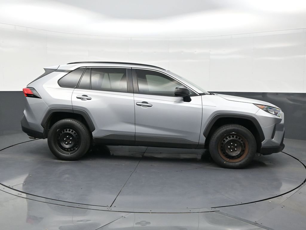 Used 2020 Toyota RAV4 LE FWD image 6