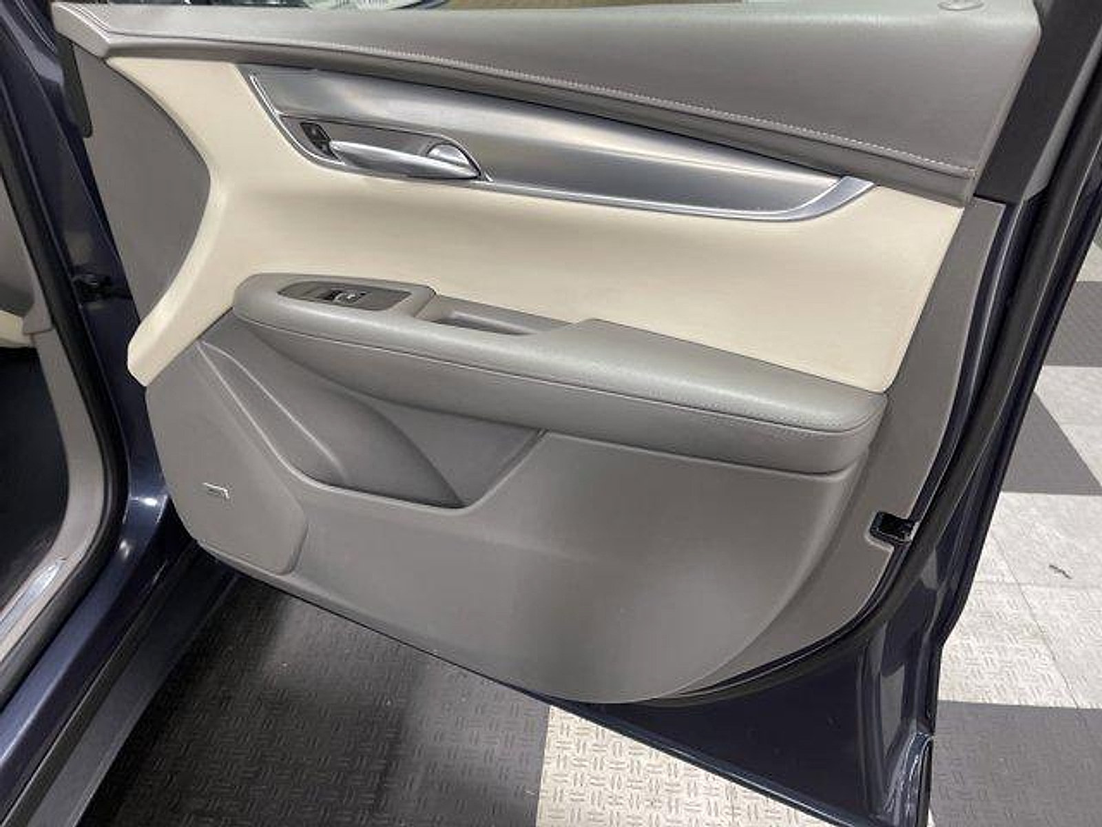 Used 2019 Cadillac XT5 Luxury AWD/4WD image 18