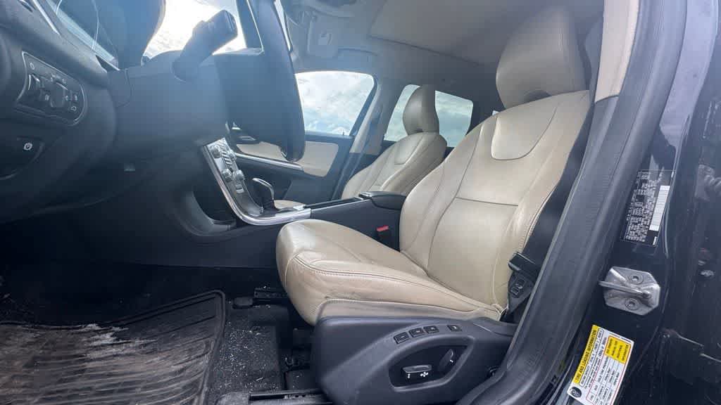 Used 2016 Volvo XC60 T6 w/ Proximity Package image 18