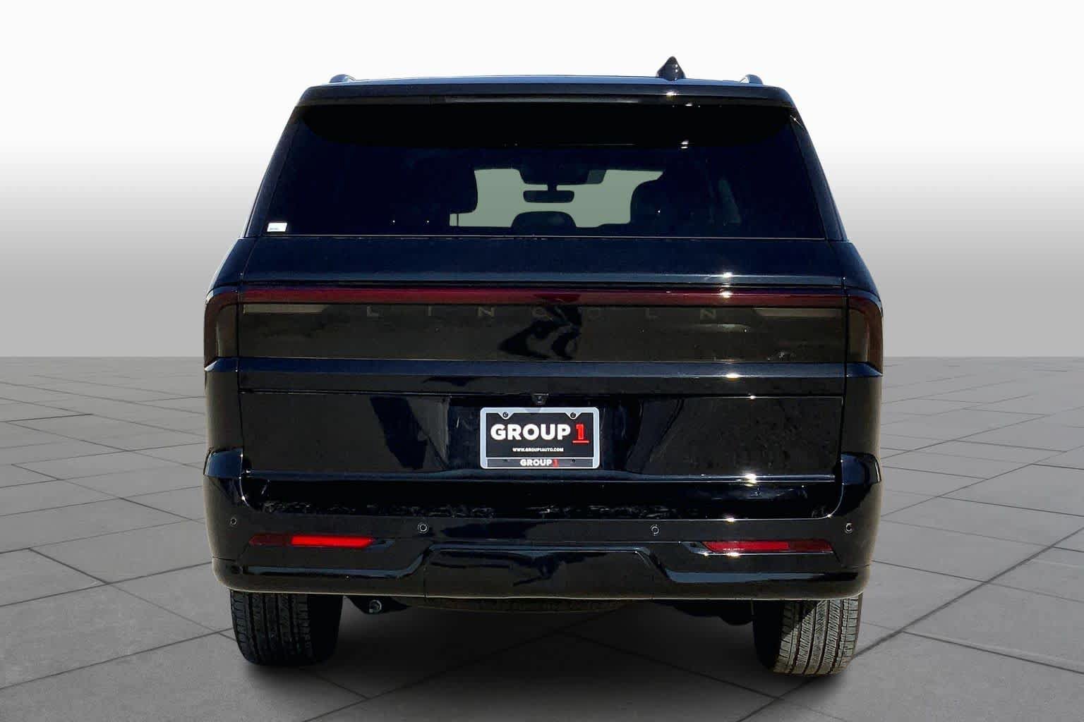 Used 2025 Lincoln Navigator Reserve AWD/4WD image 8