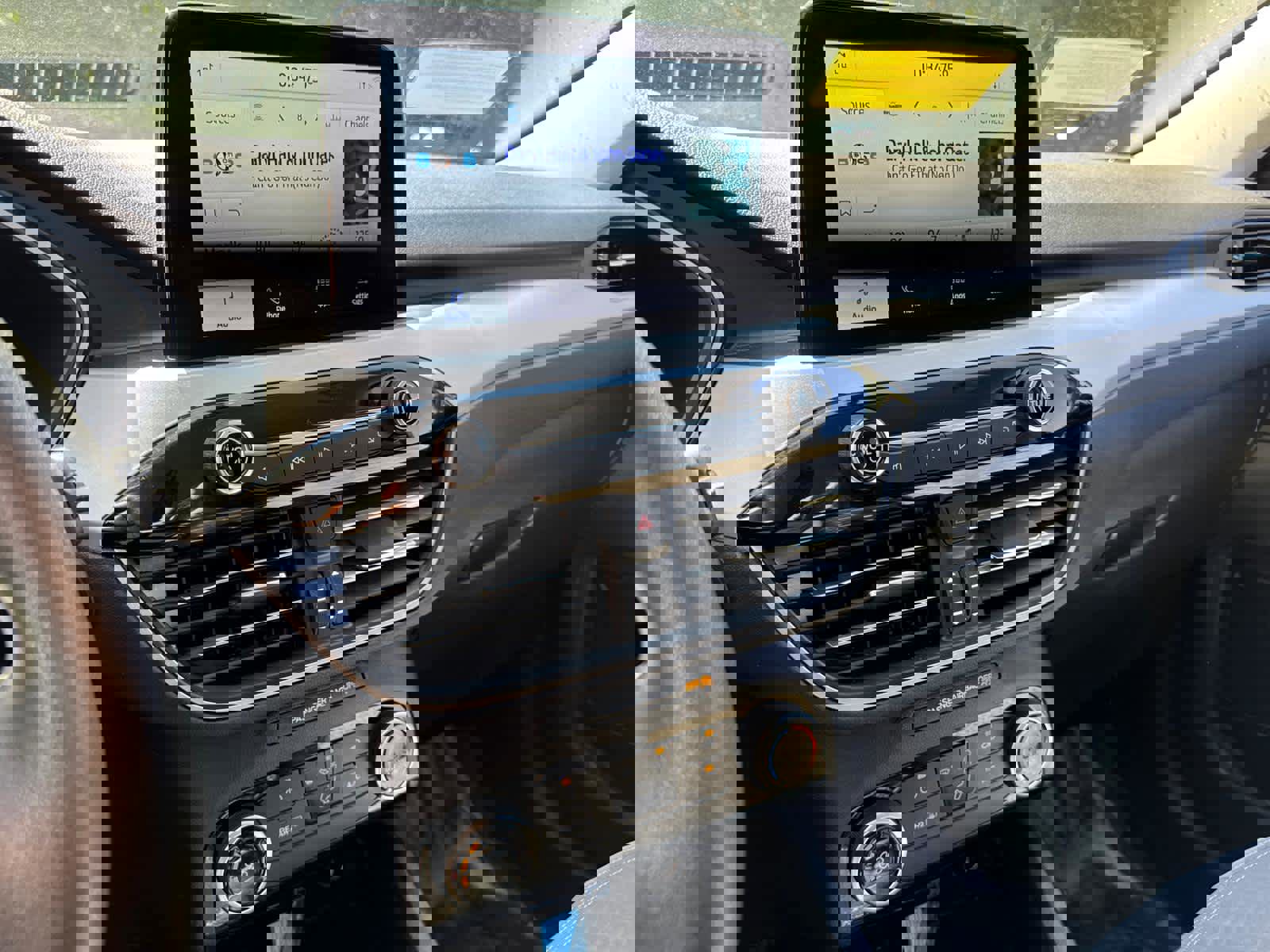 Used 2022 Ford Escape SE image 27