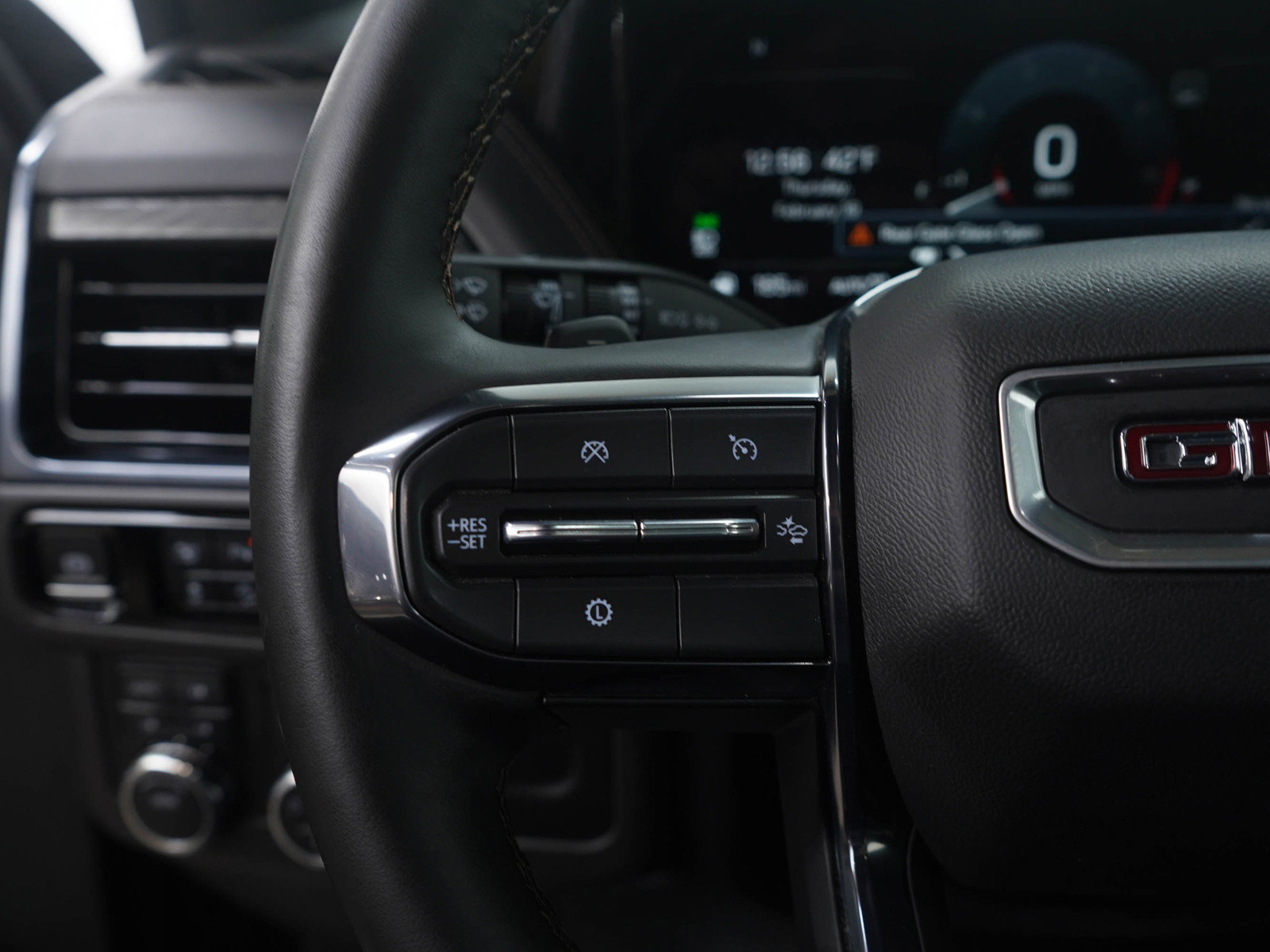 Used 2025 GMC Yukon XL AT4 w/ AT4 Premium Package image 20