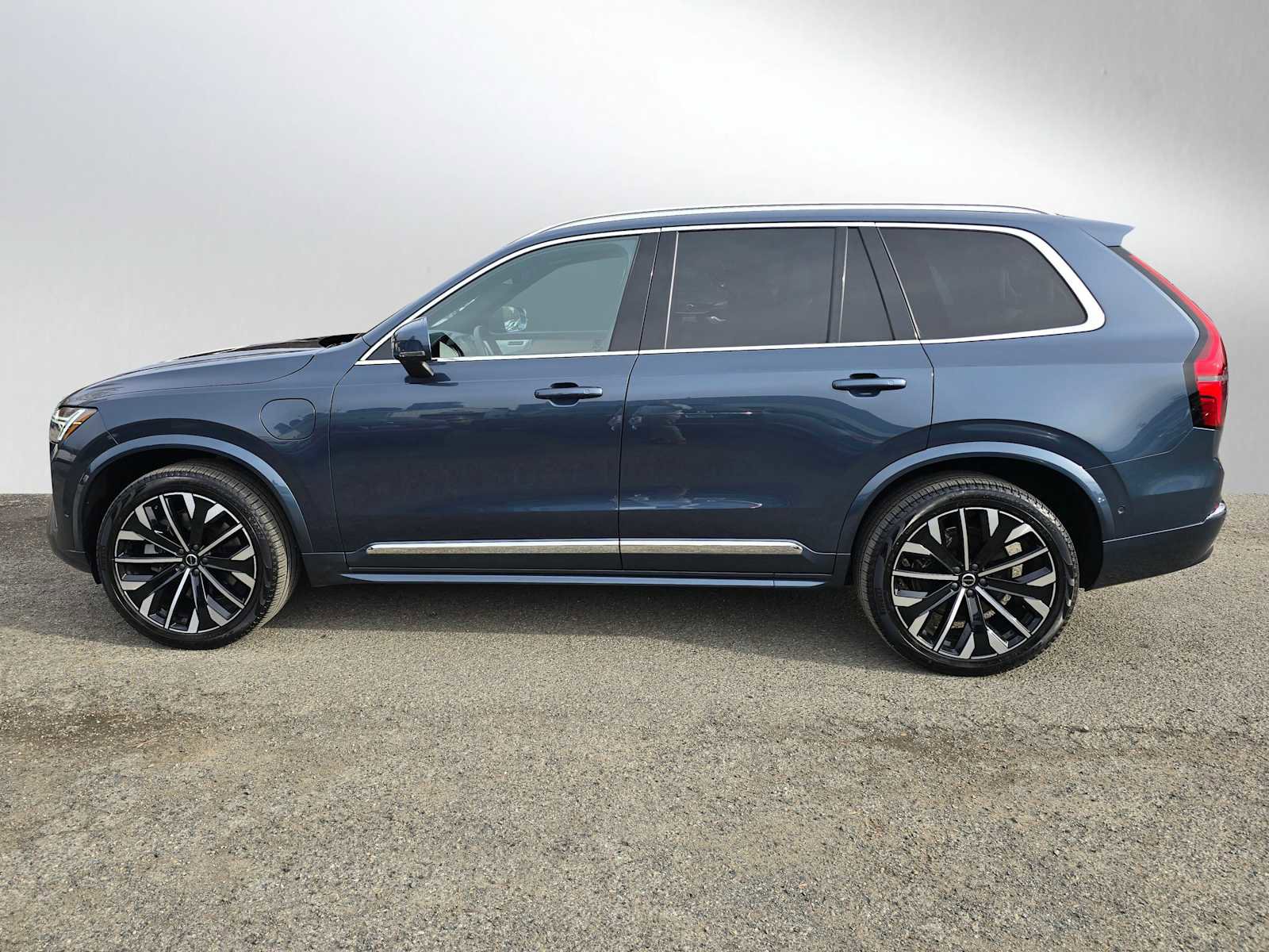 Certified 2025 Volvo XC90 T8 Ultra image 6