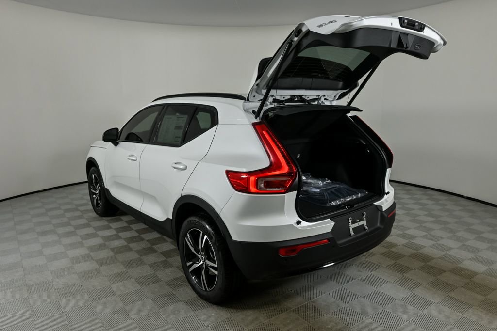 Certified 2026 Volvo XC40 B5 Core w/ Climate Package image 32