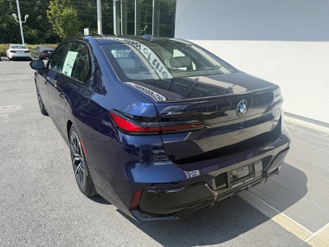 New 2026 BMW 750e xDrive w/ Premium Package image 9