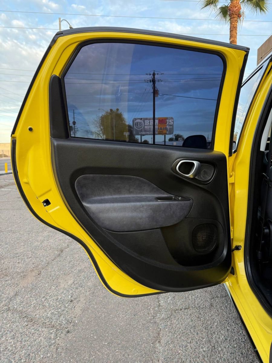 Used 2017 FIAT 500L Trekking w/ Urbana Appearance Package image 19