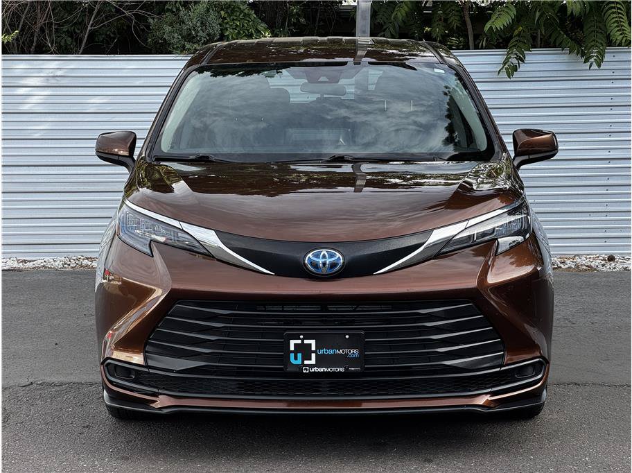 Used 2024 Toyota Sienna LE AWD/4WD image 7