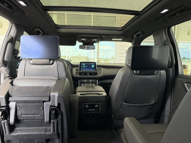Used 2024 Chevrolet Tahoe Z71 w/ Luxury Package AWD/4WD image 11