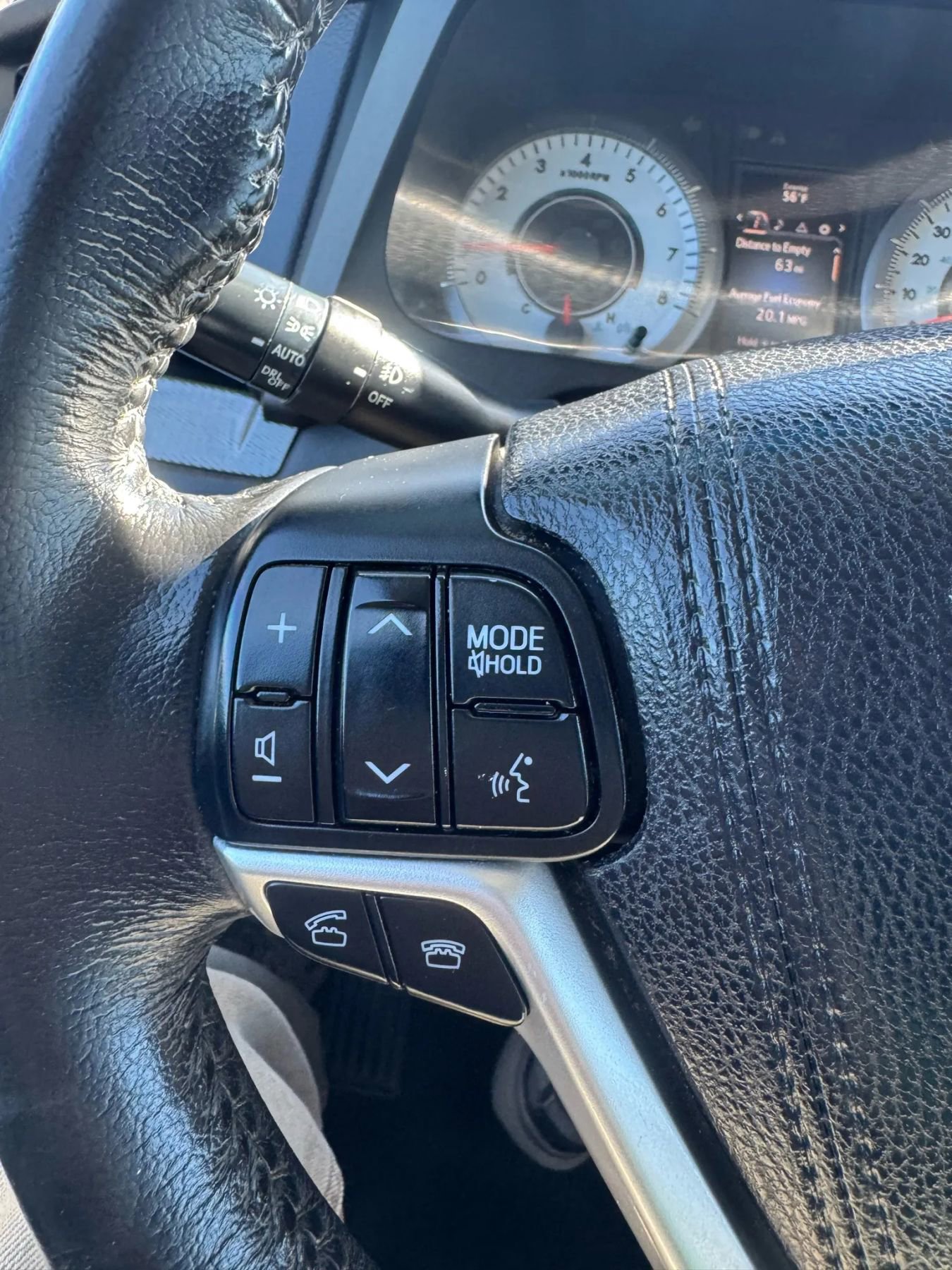 Used 2015 Toyota Sienna SE image 28
