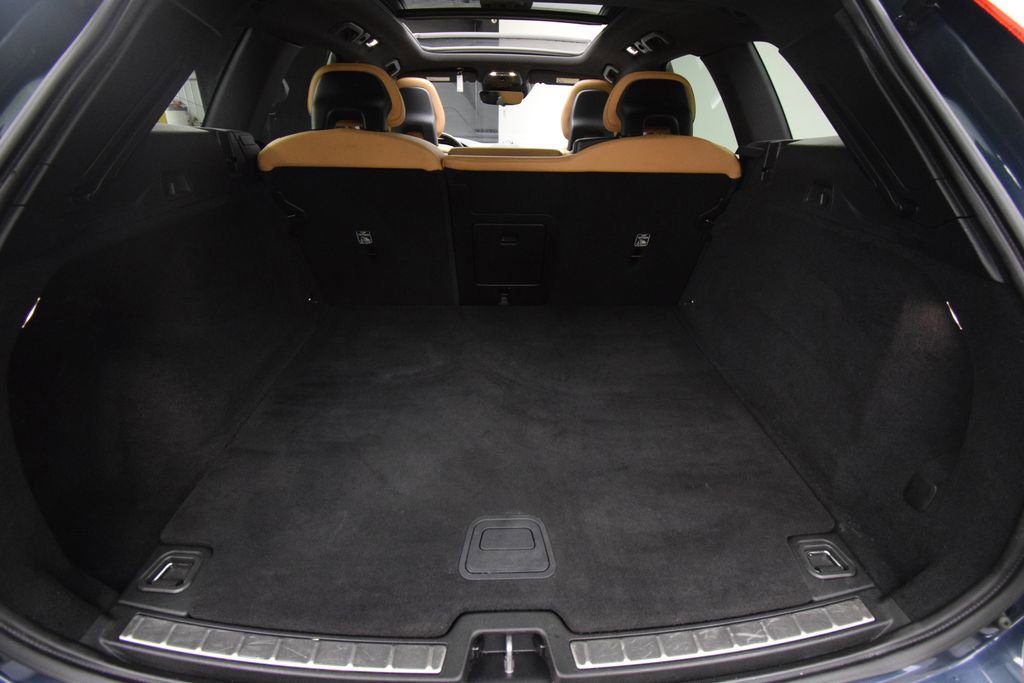 Used 2018 Volvo XC60 T5 Momentum w/ Vision Package AWD/4WD image 29