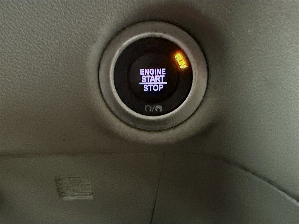 Used 2023 Chrysler Voyager LX image 28