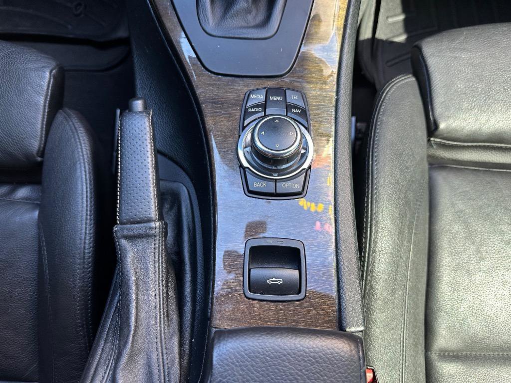 Used 2013 BMW 335i Convertible image 14