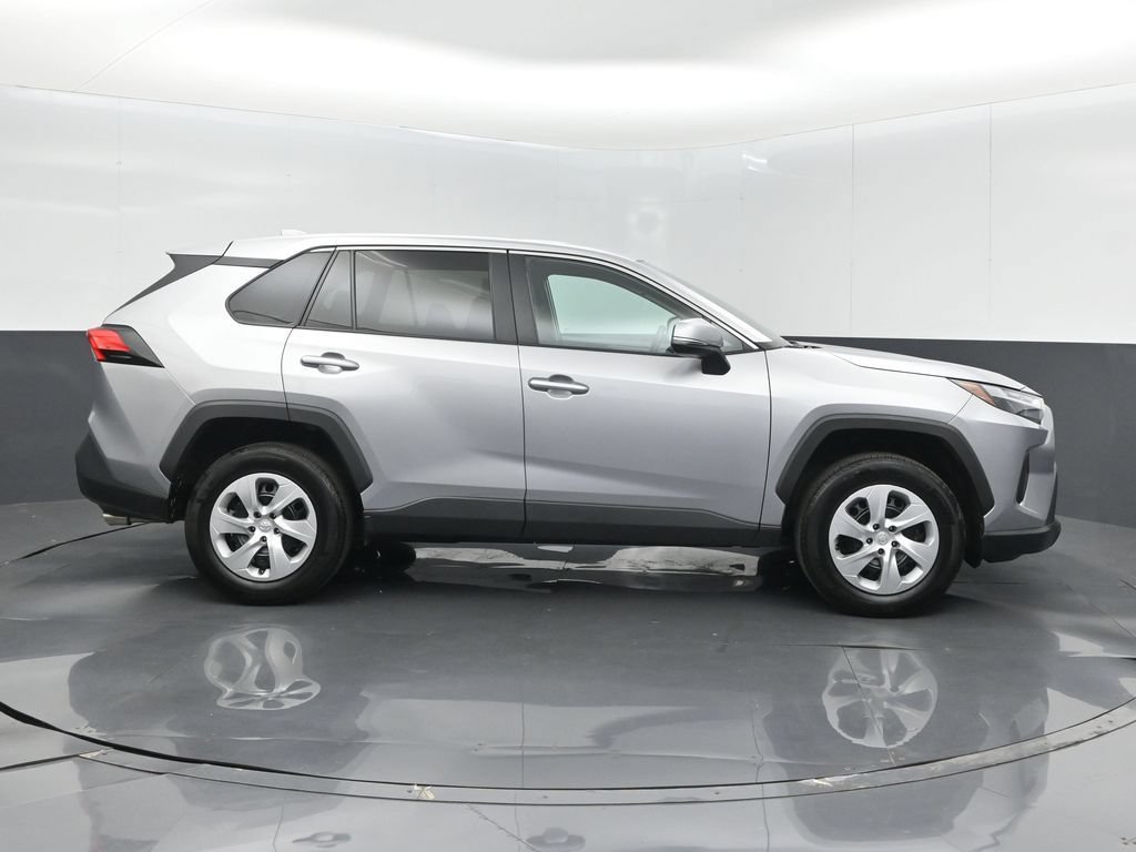 Used 2025 Toyota RAV4 LE AWD/4WD image 5