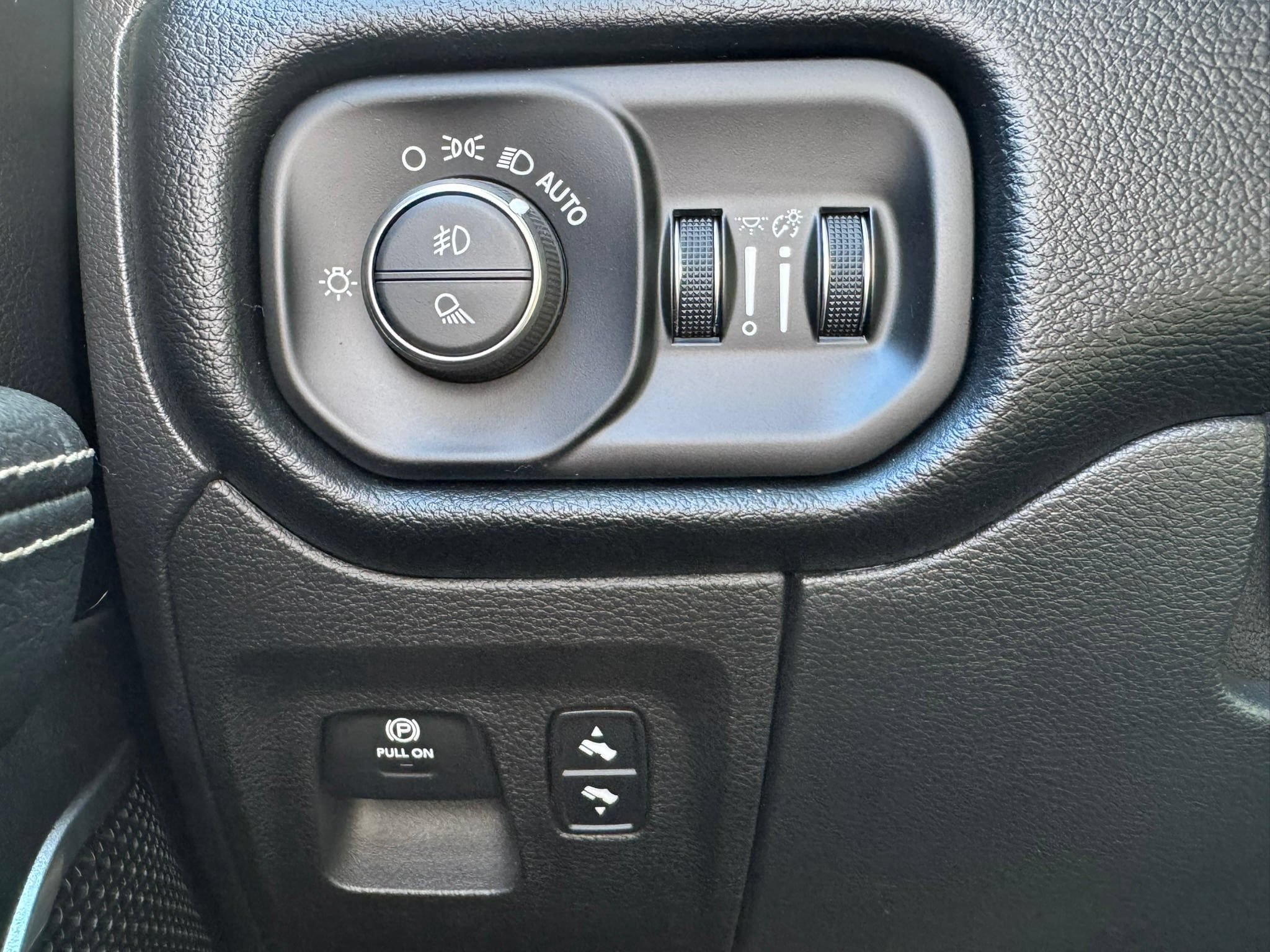Used 2021 RAM 1500 Laramie w/ Off Road Group AWD/4WD image 33