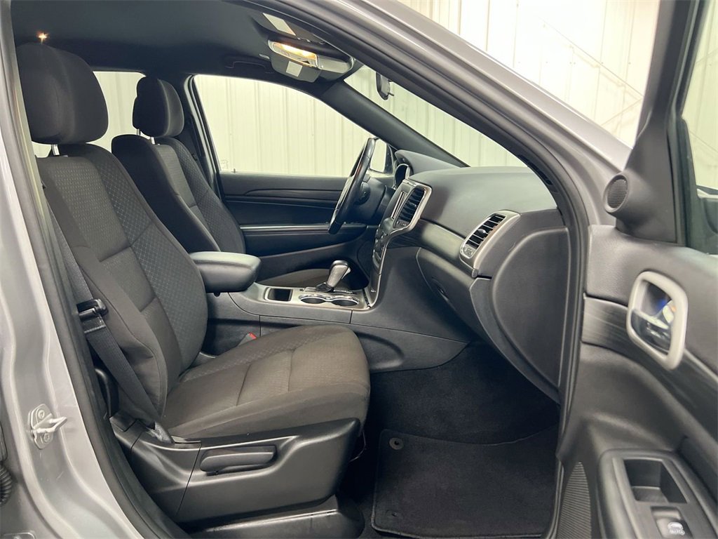 Used 2021 Jeep Grand Cherokee Laredo w/ Security & Convenience Group image 21