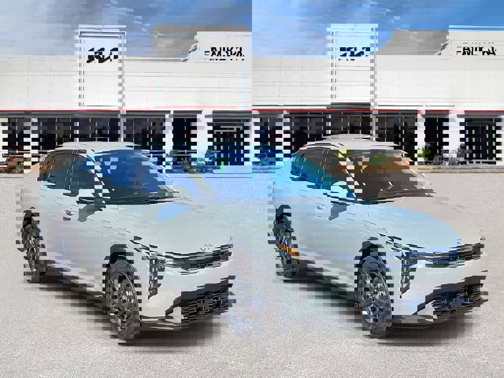 New 2026 Kia K4 LXS image 1