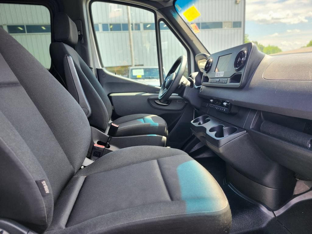 Used 2024 Mercedes-Benz Sprinter 2500 image 11