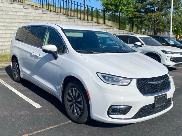 Used 2023 Chrysler Pacifica Touring-L FWD image 8