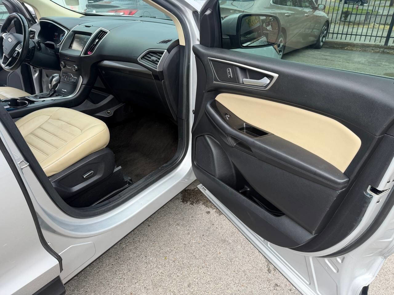Used 2015 Ford Edge SEL AWD/4WD image 16