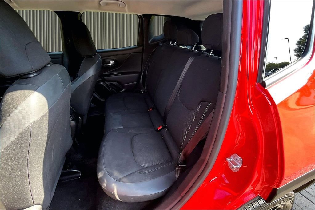 Used 2023 Jeep Renegade Altitude AWD/4WD image 28