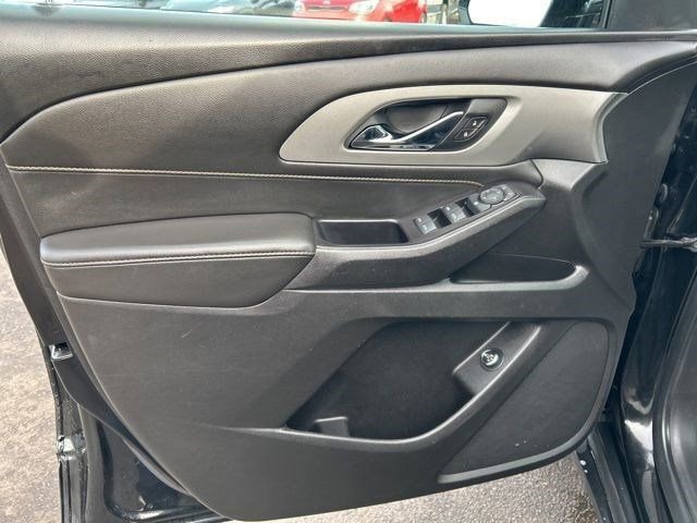 Used 2020 Chevrolet Traverse LT image 12