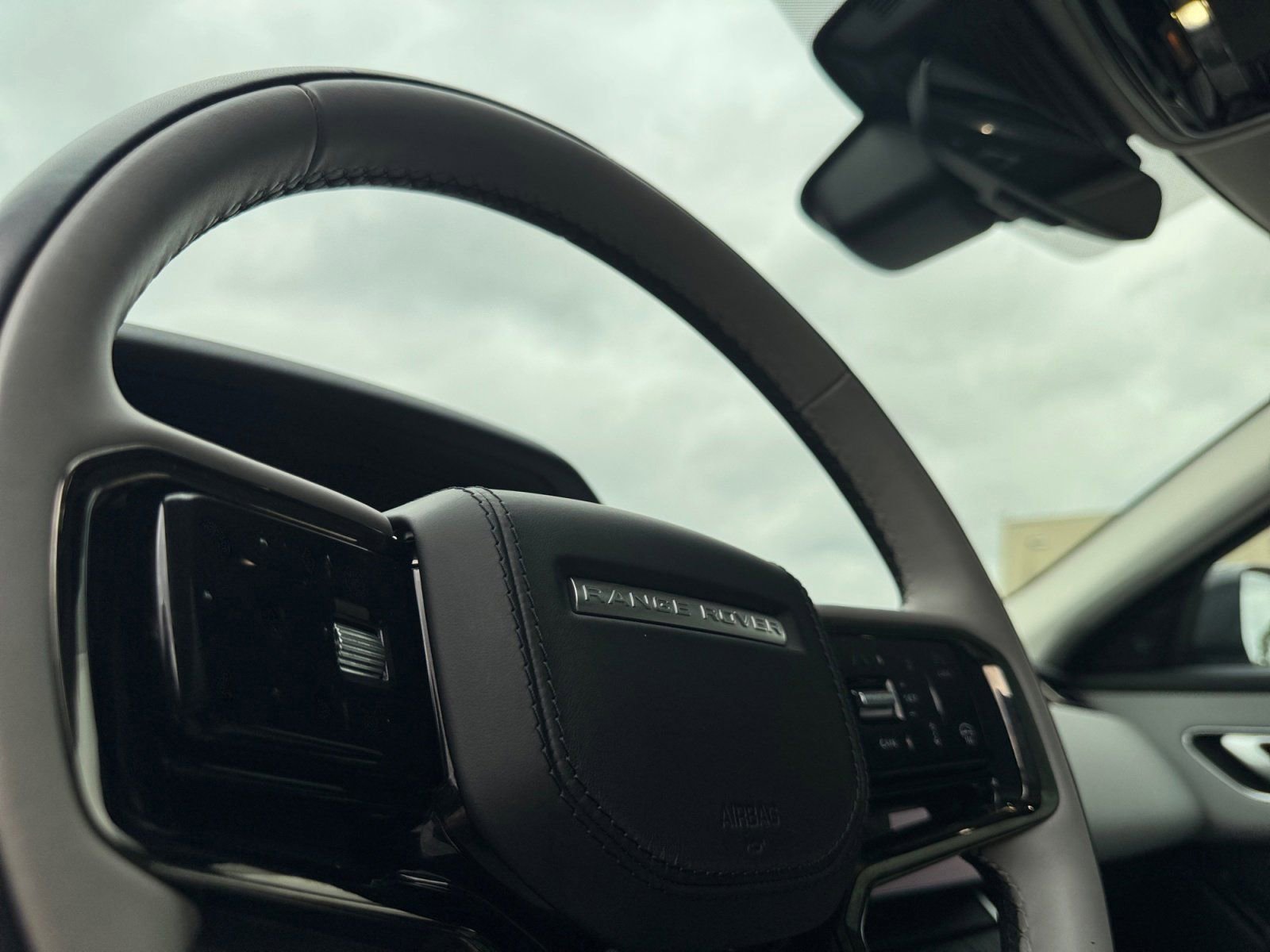 Used 2025 Land Rover Range Rover Velar S image 33