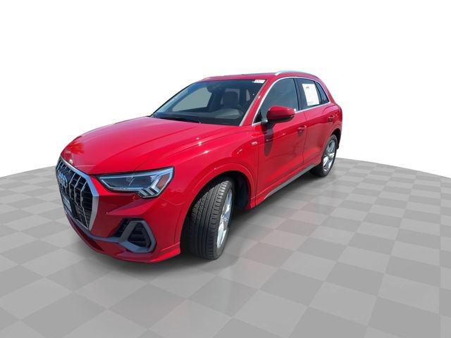 Used 2020 Audi Q3 2.0T Premium Plus w/ Premium Plus Package AWD/4WD image 4