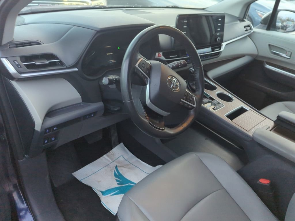 Used 2023 Toyota Sienna XLE image 8