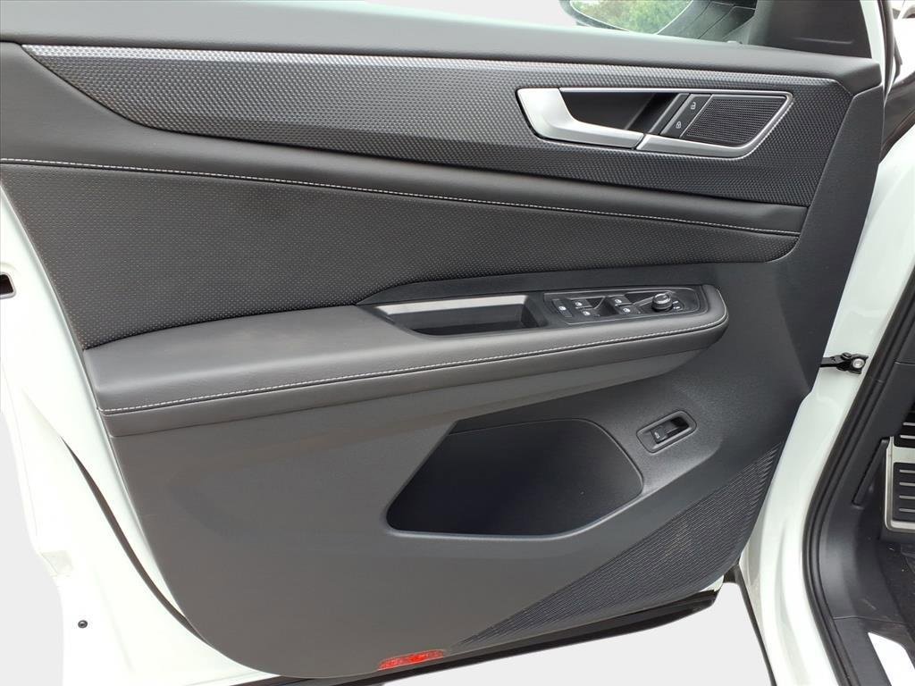 New 2026 Volkswagen Atlas Cross Sport SEL R-Line image 9