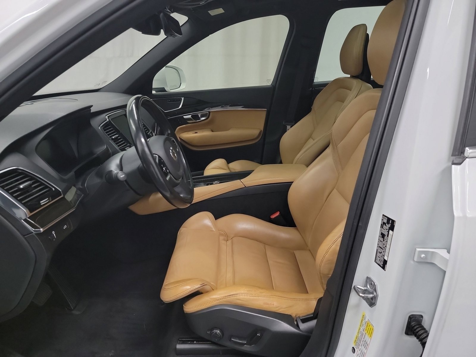 Used 2018 Volvo XC90 T6 Momentum w/ Convenience Package image 12