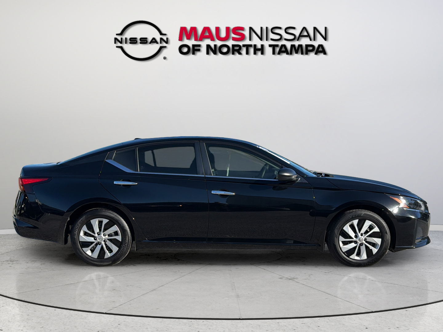 Used 2025 Nissan Altima 2.5 S FWD image 13