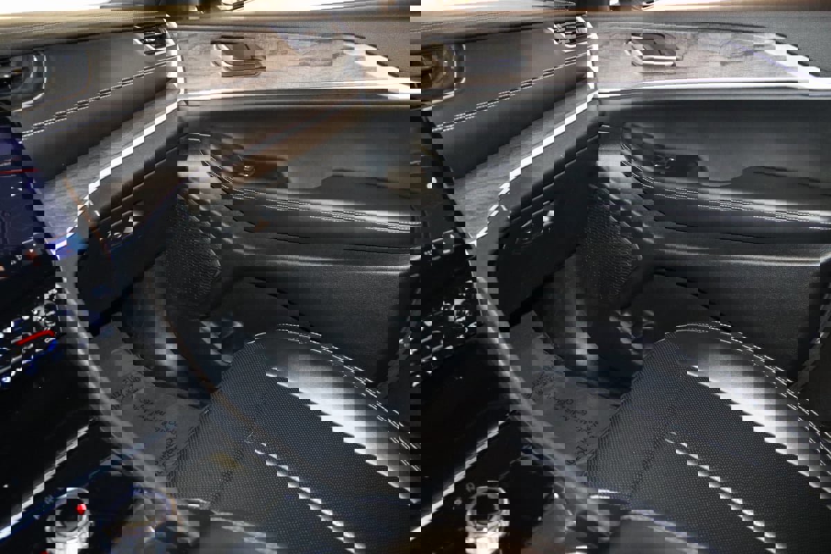 Used 2024 Jeep Grand Cherokee L Limited w/ Luxury Tech Group II image 47