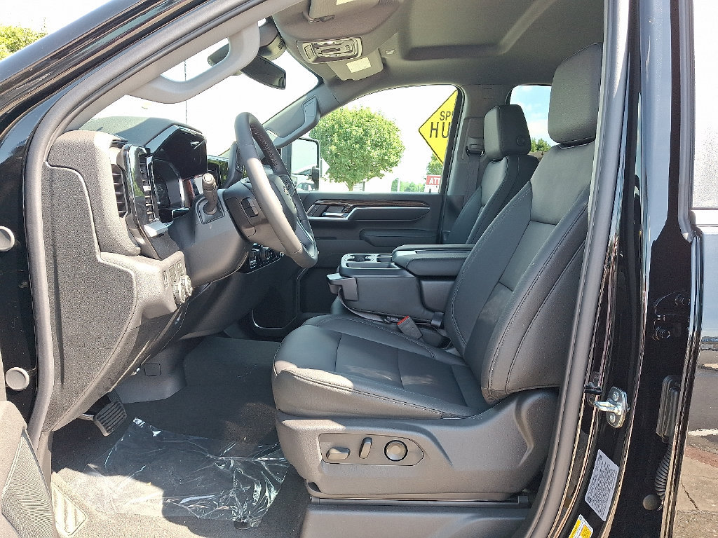 New 2026 Chevrolet Silverado 2500 LT w/ Z71 Chrome Sport Edition AWD/4WD image 6