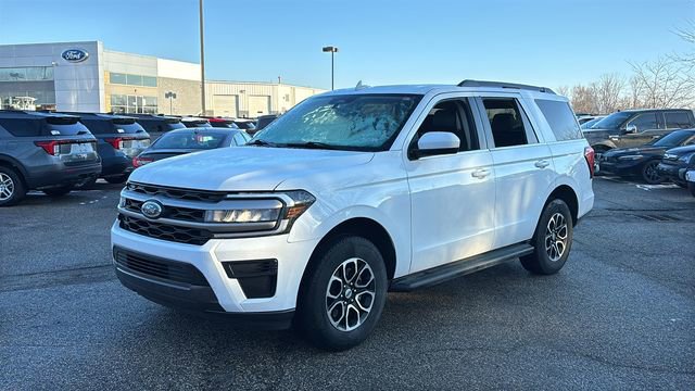 Used 2024 Ford Expedition XLT image 2