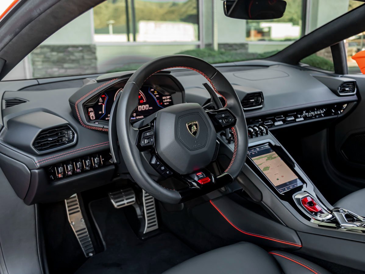 Used 2021 Lamborghini Huracan EVO image 15
