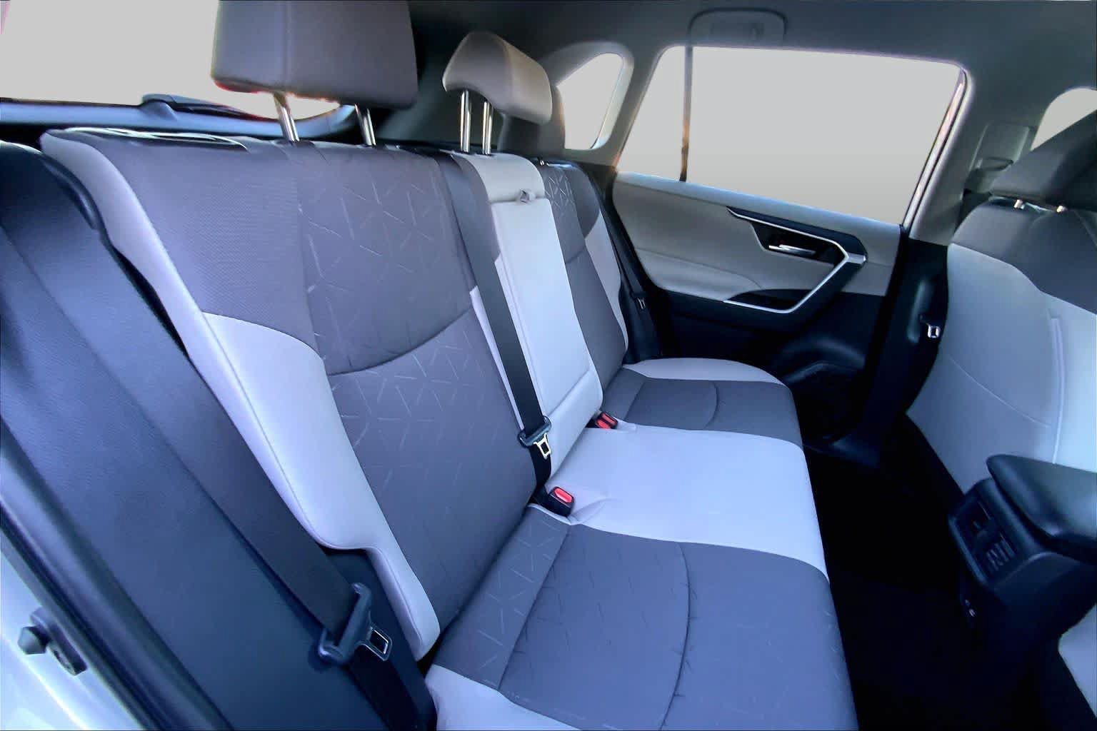 Used 2025 Toyota RAV4 XLE FWD image 19