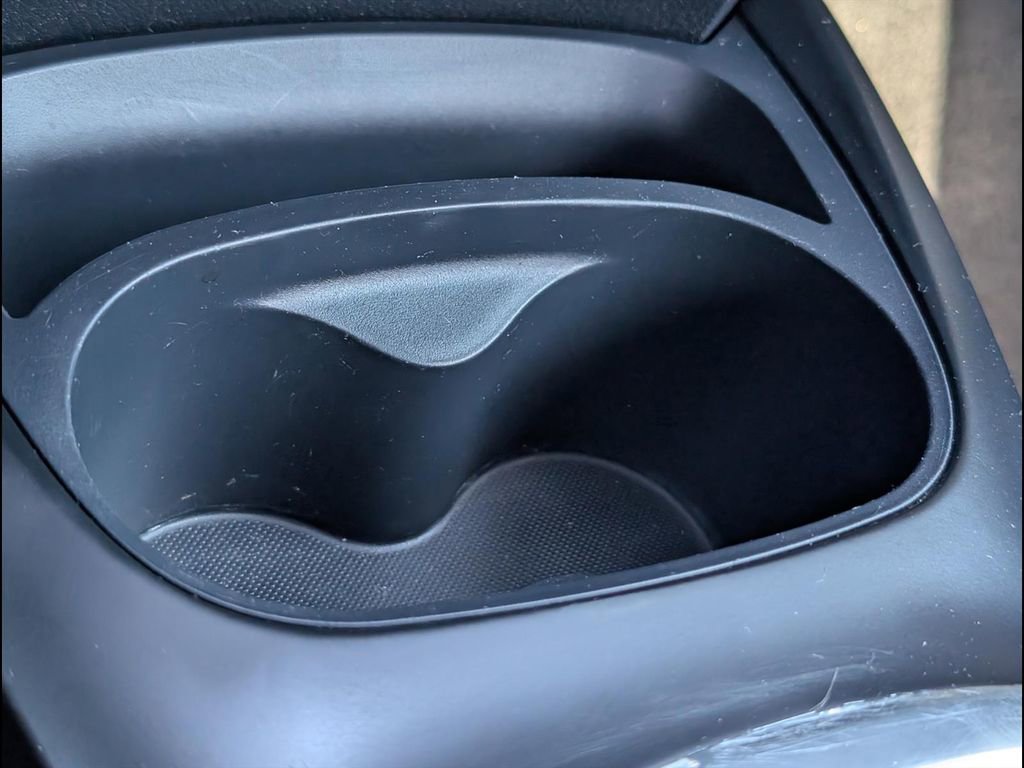 Used 2015 Toyota Yaris L image 15