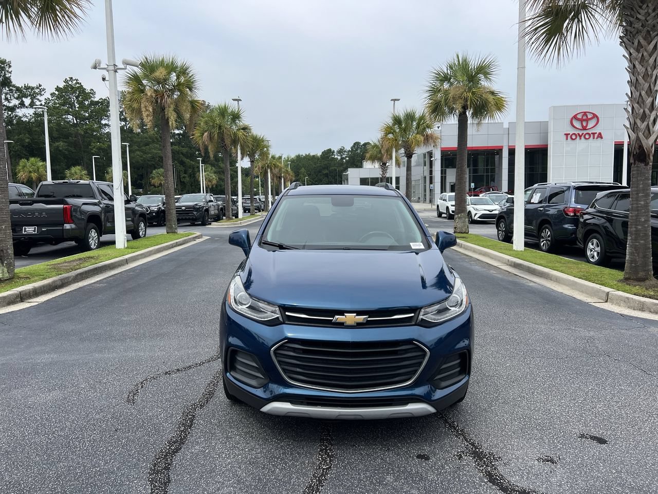 Used 2019 Chevrolet Trax LT w/ LT Convenience Package FWD image 3