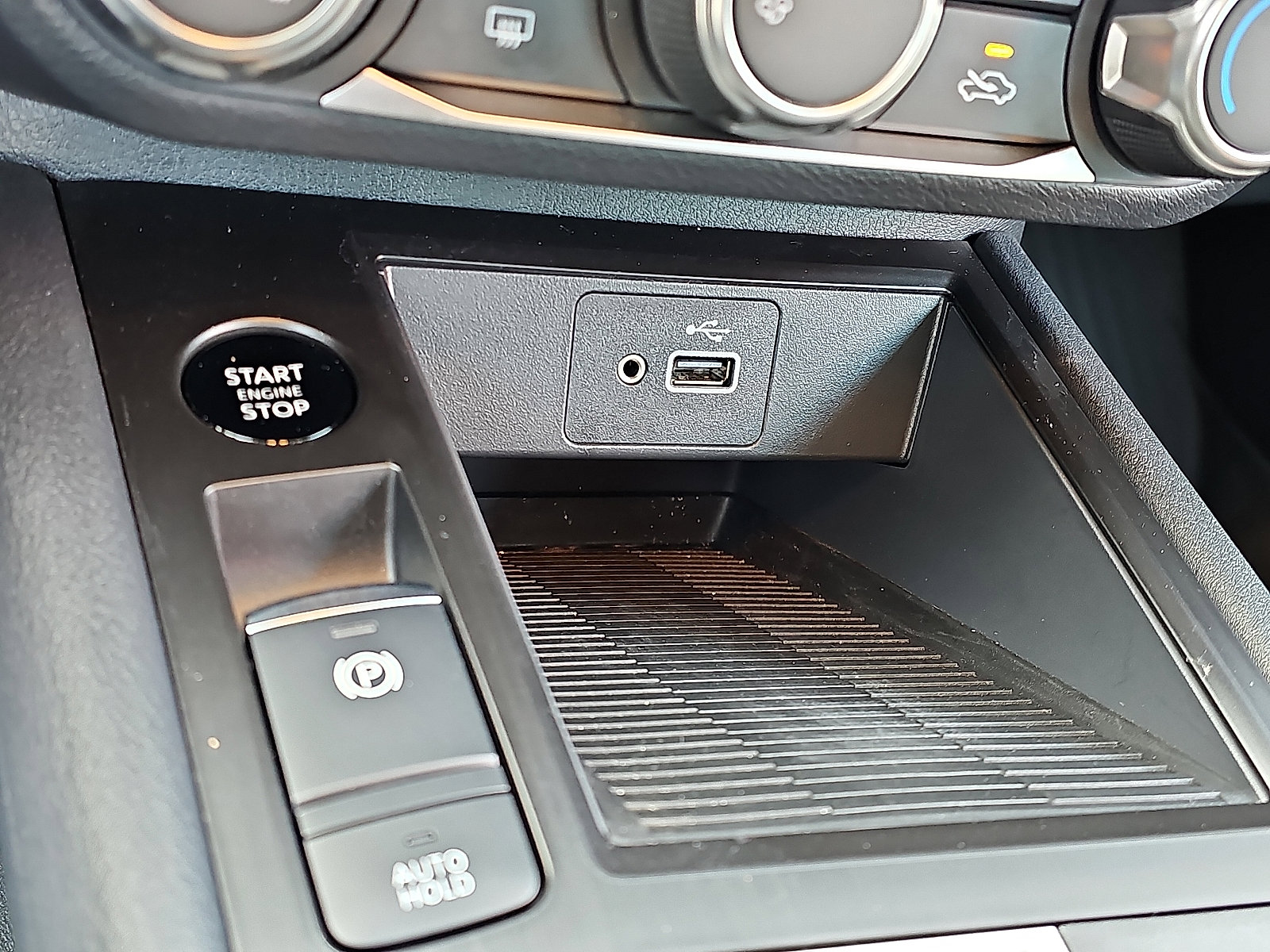 Certified 2025 Nissan Kicks S image 22