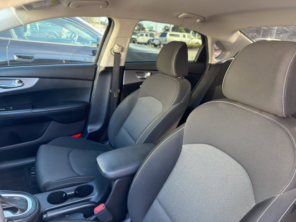 Used 2022 Kia Forte LXS FWD image 18